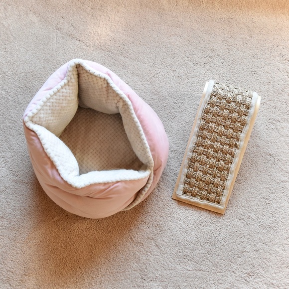 Pink Pet Bed for Cat or Small Dog & Cat Scratcher Ramp - Picture 2 of 3